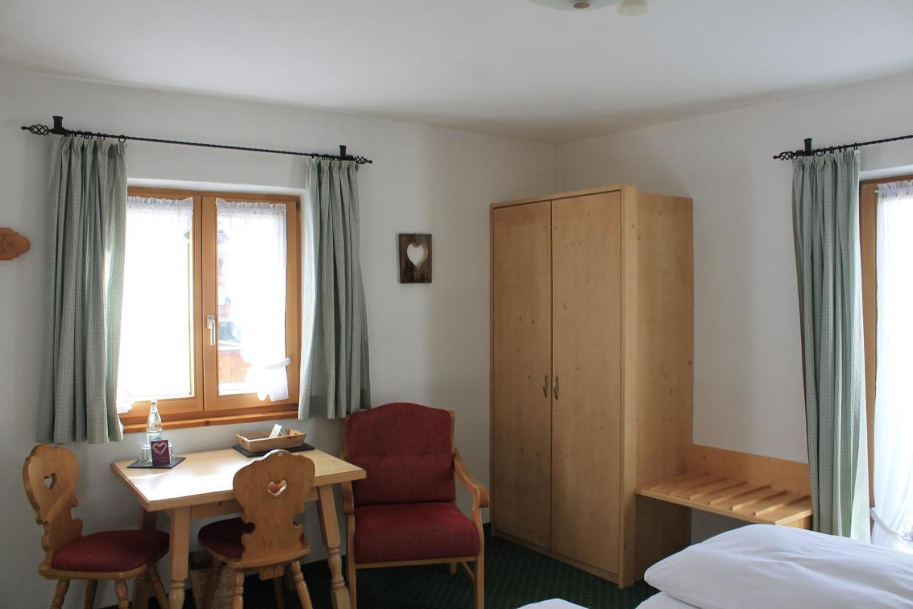 Frühstückspension Gästehaus Zum weissen Rössl Wallgau Exterior foto