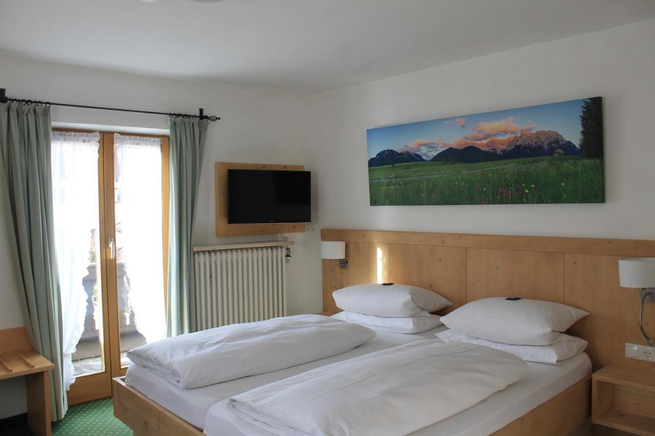 Frühstückspension Gästehaus Zum weissen Rössl Wallgau Exterior foto