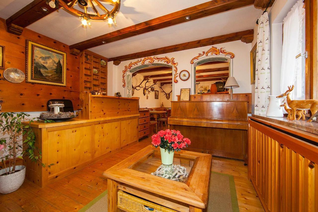 Frühstückspension Gästehaus Zum weissen Rössl Wallgau Exterior foto